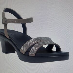 NWB Abeo Women’s Daith Sandal. Black and Silver.  Size 8